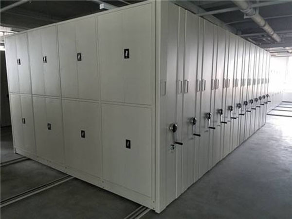采购高品质档案密集架要考虑密集架厂家的三个重要方面，客户可以从多方面对比考量，有时间还可以上门实地考察，这样才能买到高品质的产品.jpg